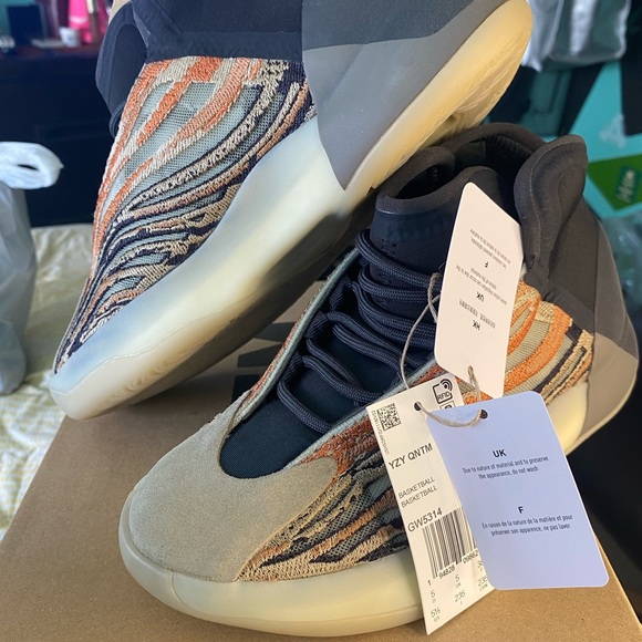 Yeezy QNTM - Picture 7 of 12